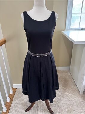 Barneys New York Black Sleeveless Fit-and-Flare w/ Contrasting Waistband Size 6